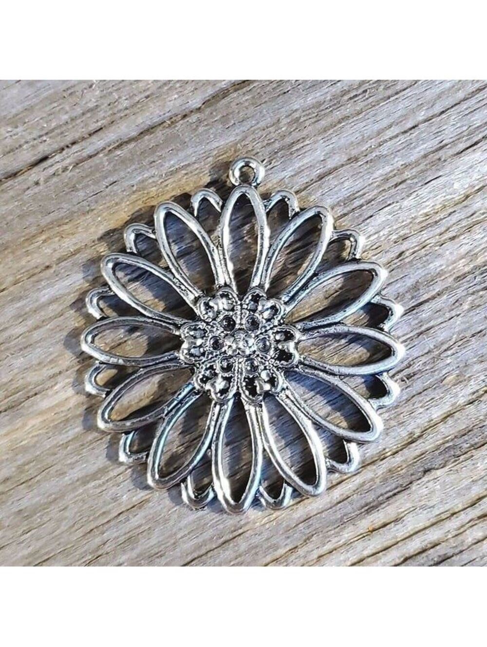 Y2K Antique Silver Plated Mid Century Style Daisy Flower Openwork 39x36mm Pendan